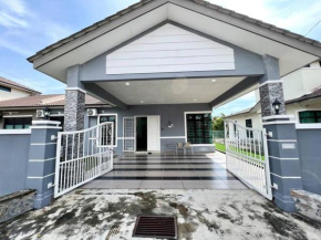 KlebangBesar/PantaiPuteri/Melaka/Cuti 4Bilik/8pax